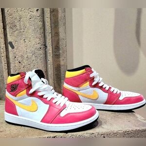 Air Jordan 1 Retro High OG 'Light Fusion Red (Men's Size 7.5)